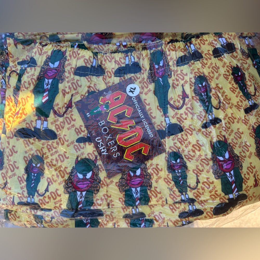 6 VINTAGE- AC/DC Yellow Graphic Boxers